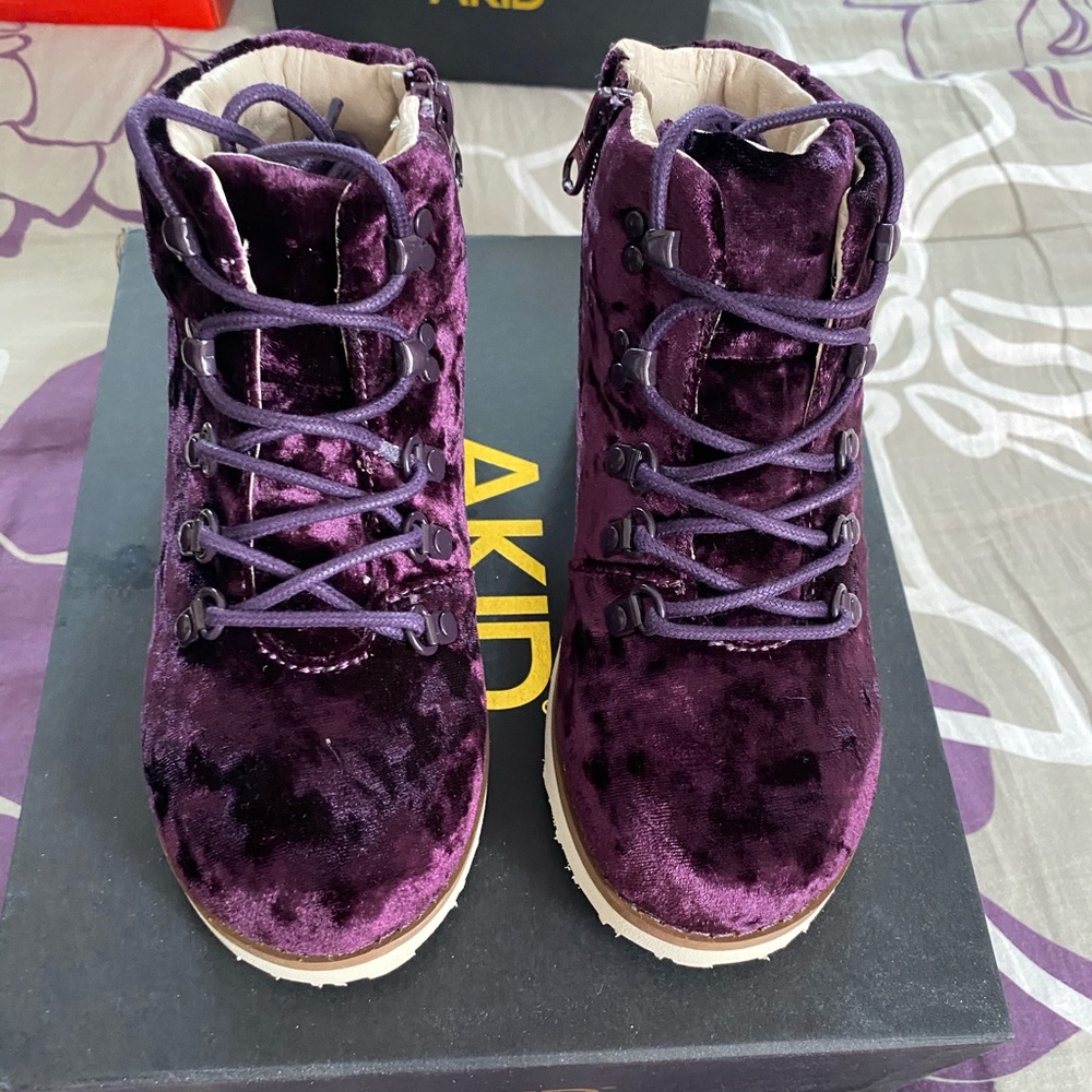 NEW AKid Jasper Velvet Purple Little girl Booties